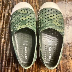 Old Navy slip on shoes. Toddler Size 8